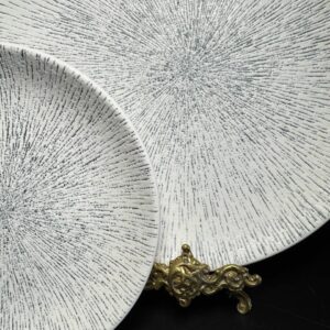 Обідня керамічна тарілка із фактурним візерунком 20.5 см