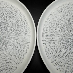 Обідня керамічна тарілка з фактурним візерунком та поглибленням 28,5 см