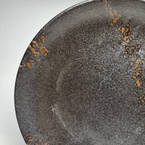 Керамічна тарілка з темним фактурним візерунком 21 см