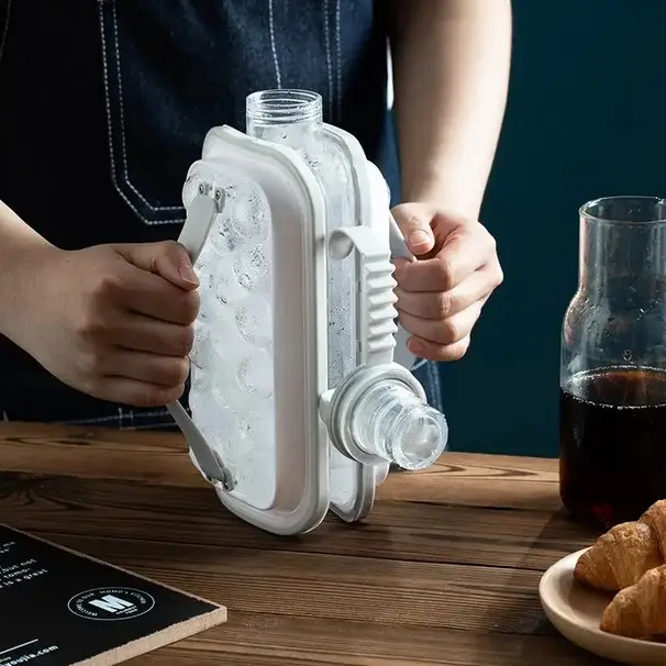 Портативна силіконова форма для льоду пляшка 2 в 1 ICE CUBE TRAY складана на 17 кульок